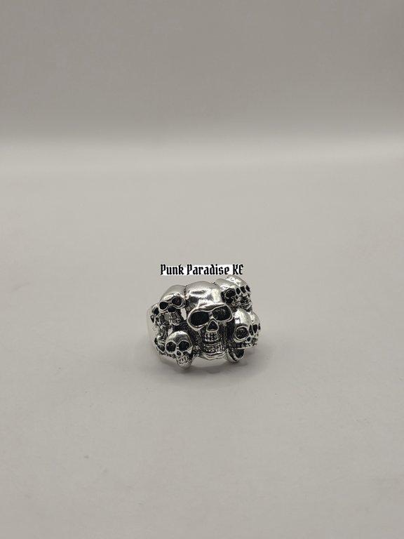 Heavy skull ring