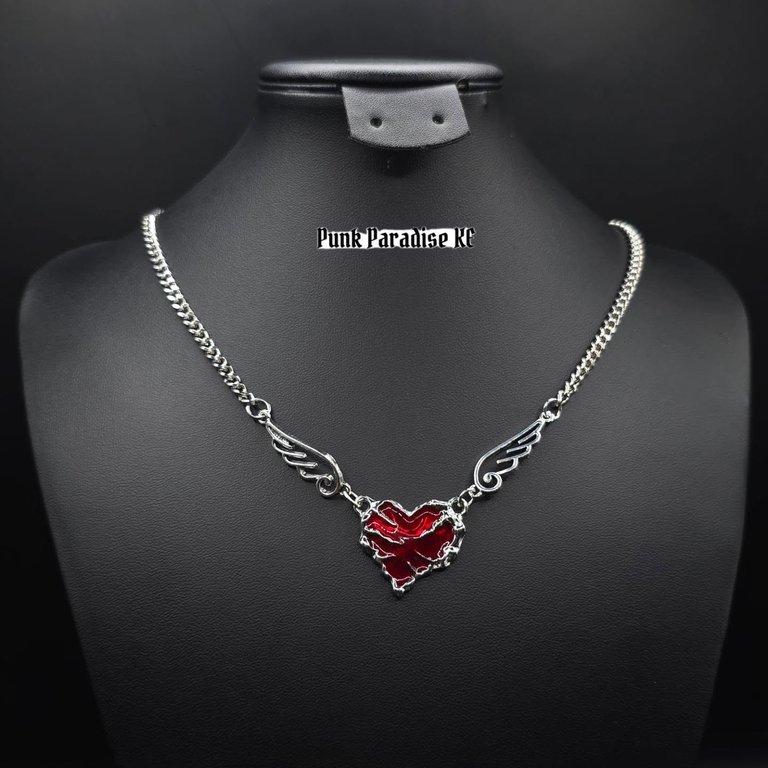Gothic red heart chain